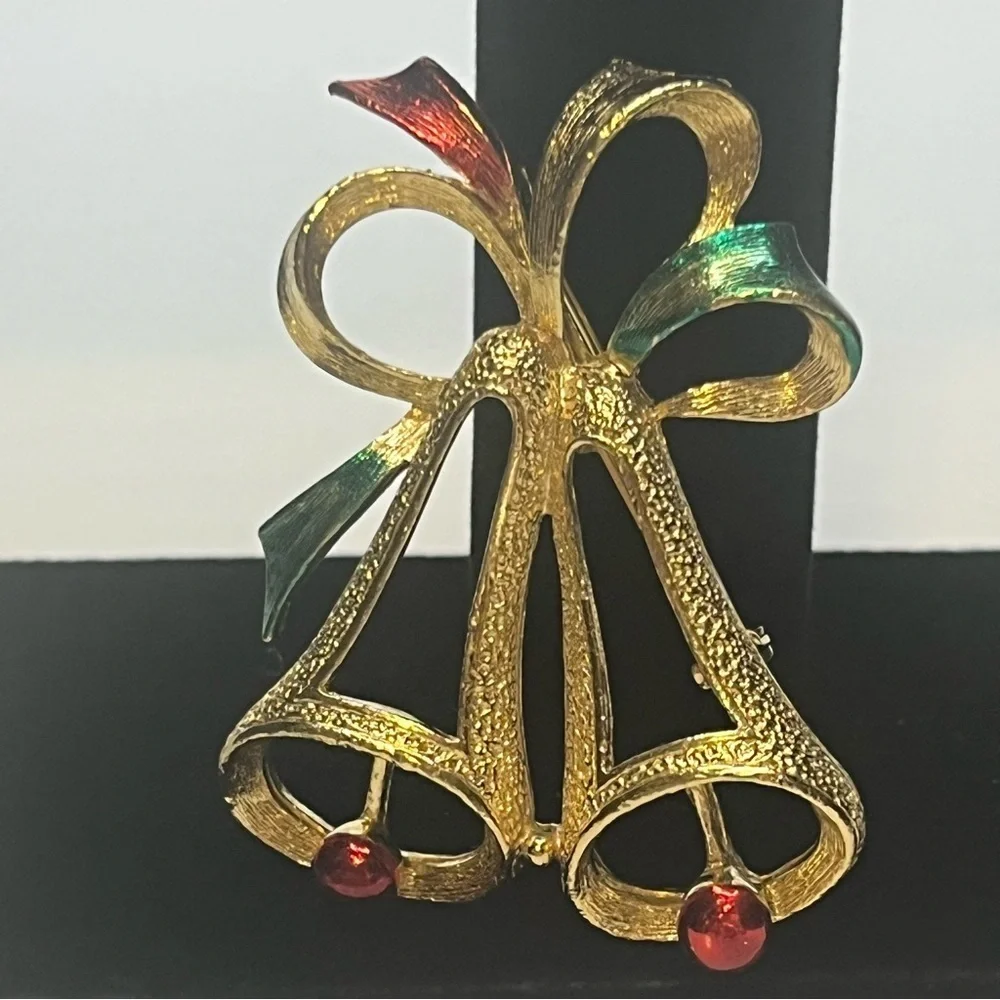 Vintage Gerry's Ribbon Bells Red Green Enamel Textured Brooch Pin